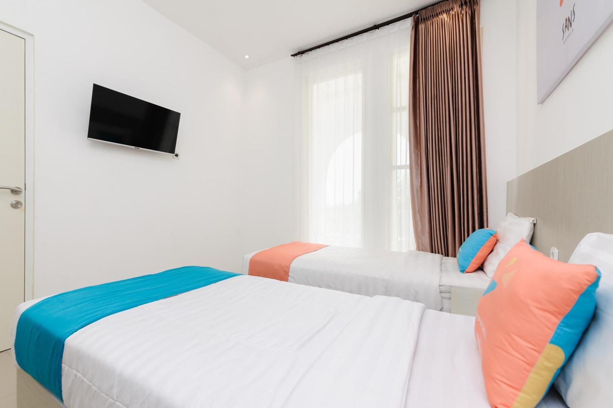 Sans Hotel La Vida Malang Ngadipuro Exterior photo